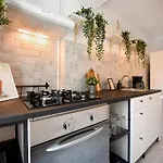Modern In Nerva Traian - Contemporary Living At Its Finest Apartment Bucharest