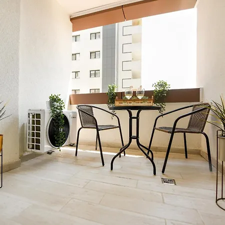 Modern In Nerva Traian - Contemporary Living At Its Finest Apartment Bukarest