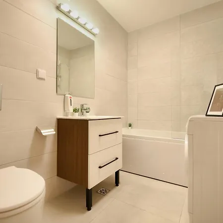 Modern In Nerva Traian - Contemporary Living At Its Finest Apartment Bukarest